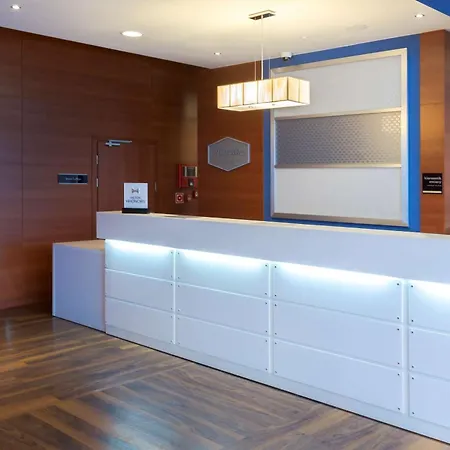 Otel Hampton By Hilton Airport