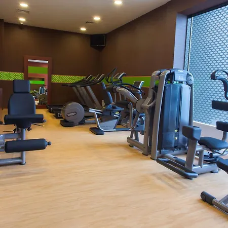 Hampton By Hilton Airport Otel