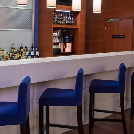 Hampton By Hilton Airport