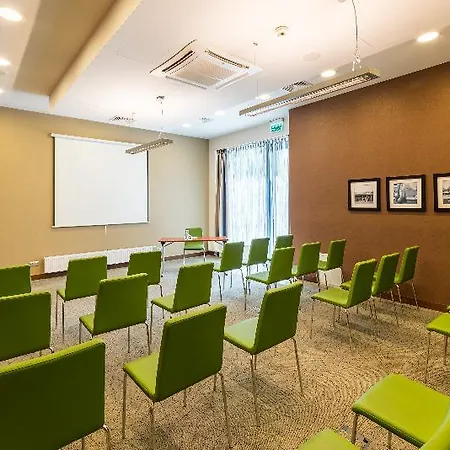 Otel Hampton By Hilton Airport
