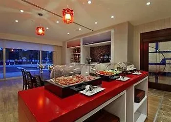 Otel Hampton By Hilton Airport 3*