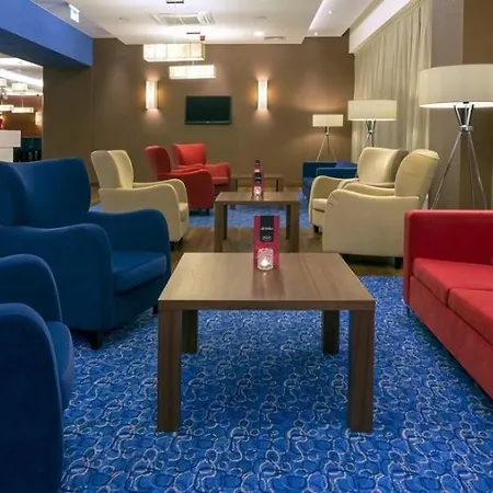 Hampton By Hilton Airport