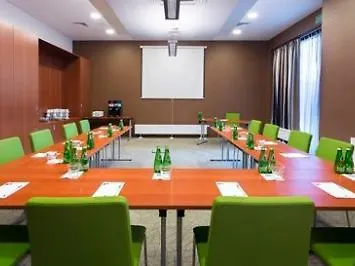 Otel Hampton By Hilton Airport 3*