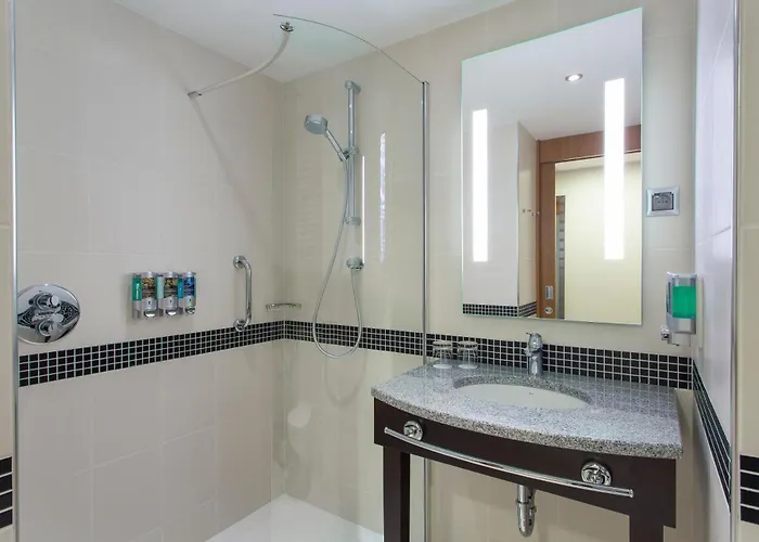 Otel Hampton By Hilton Airport