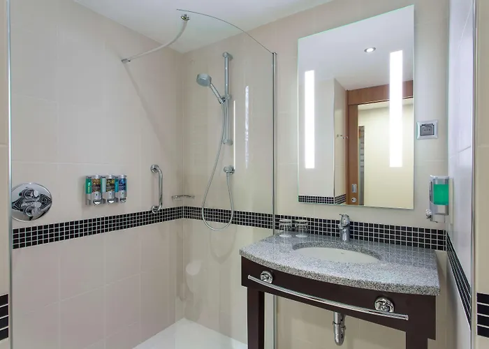 Otel Hampton By Hilton Airport