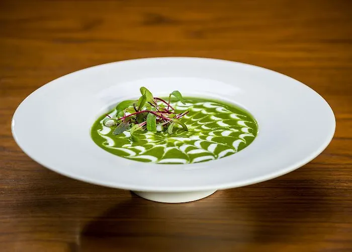 Hampton By Hilton Airport Otel 3*