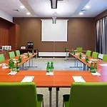 Hampton By Hilton Airport 3*
