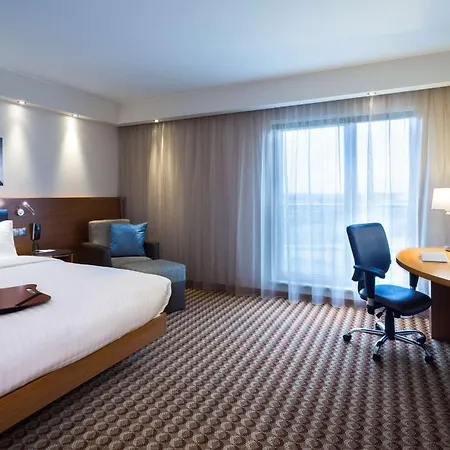 Hampton By Hilton Airport 3*
