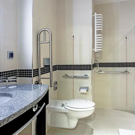 Hampton By Hilton Airport Hotel