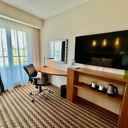 Hampton By Hilton Airport 3*