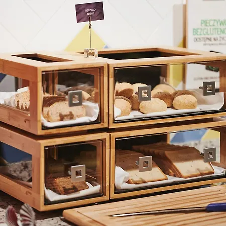 Hotel Hampton By Hilton Airport