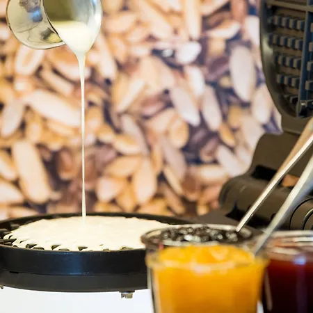 Hampton By Hilton Airport