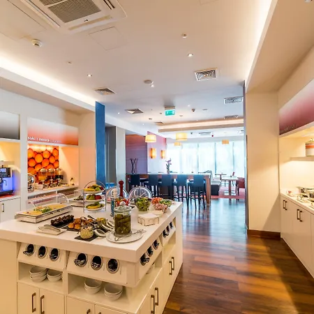 Hampton By Hilton Airport