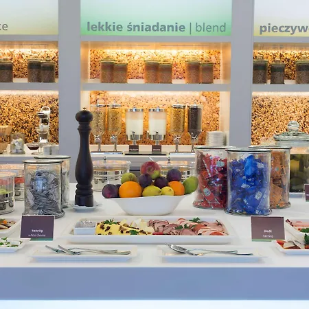 Hampton By Hilton Airport Hotell 3*