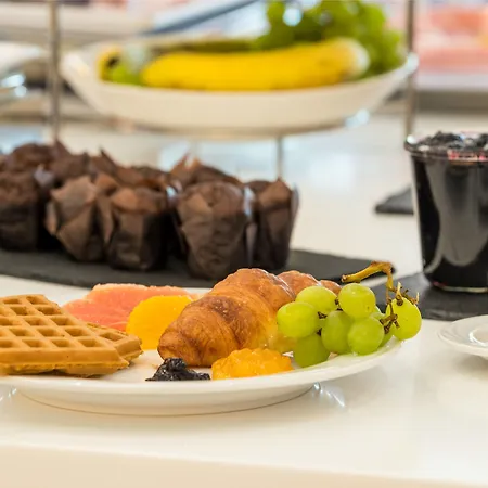 Hampton By Hilton Airport