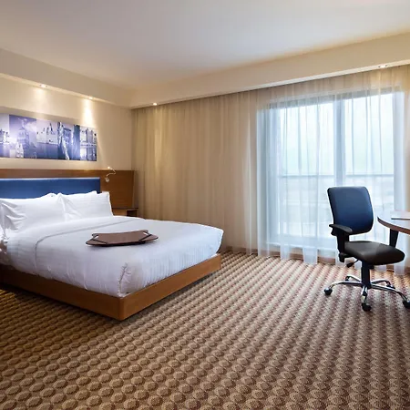 Hotel Hampton By Hilton Airport 3*