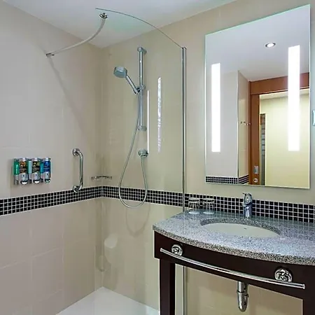 فندق Hampton By Hilton Airport 3*