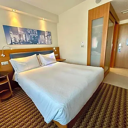 Hampton By Hilton Airport 3*