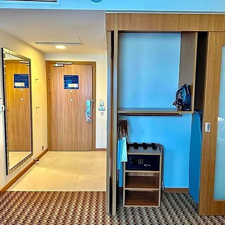 Hampton By Hilton Airport 3*