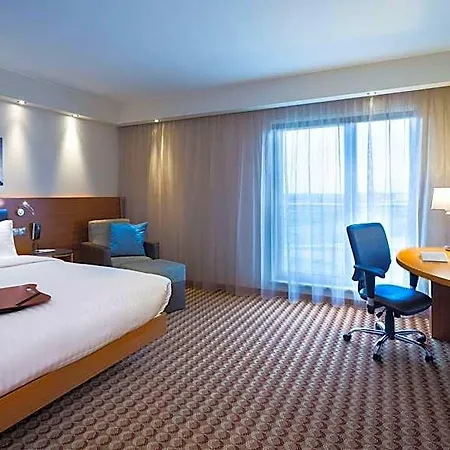 Hampton By Hilton Airport 3*