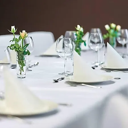 فندق Hampton By Hilton Airport 3*