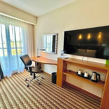Hampton By Hilton Airport 3*