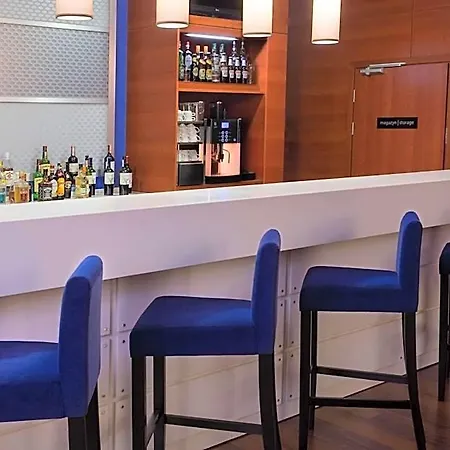 Hampton By Hilton Airport