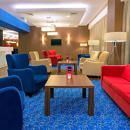 Hampton By Hilton Airport