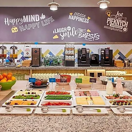 Hampton By Hilton Airport فندق 3*