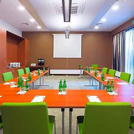 فندق Hampton By Hilton Airport 3*
