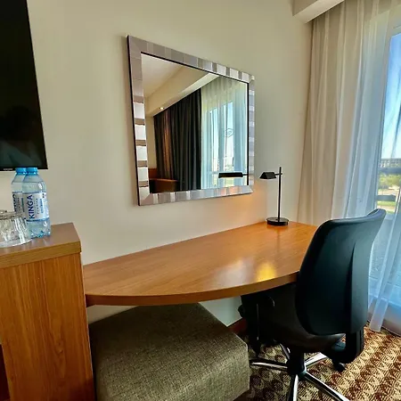 Hampton By Hilton Airport 3*