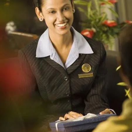 Отель Hampton By Hilton Airport 3*