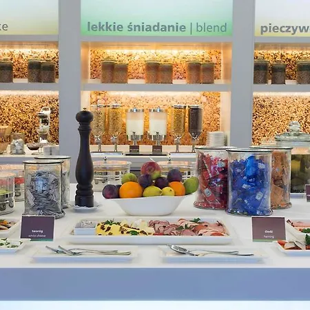 Hampton By Hilton Airport 3*