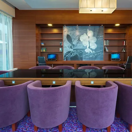 Hampton By Hilton Airport