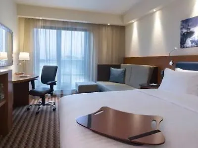 Hampton By Hilton Airport 3*