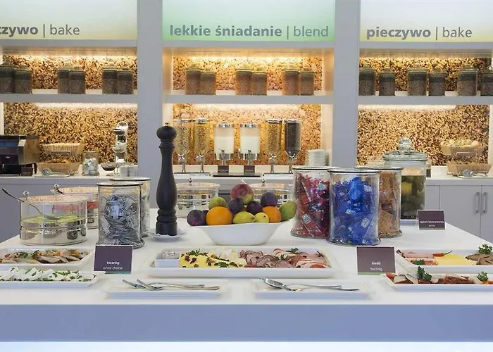 Hotel Hampton By Hilton Airport 3*