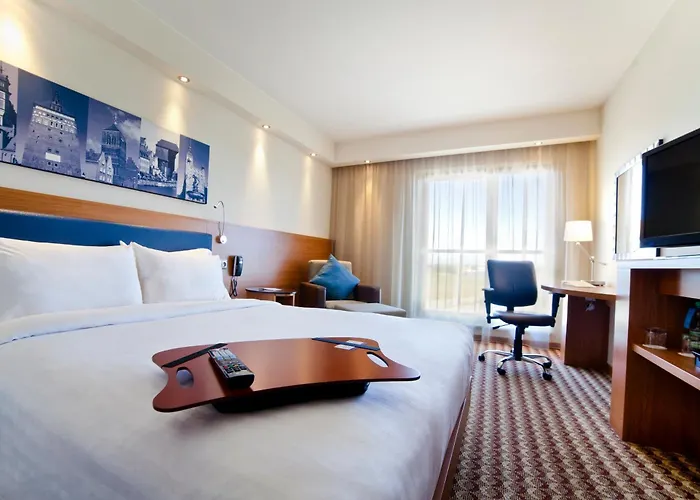 Hampton By Hilton Airport Hotel 3*