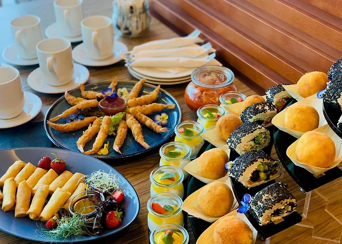 Hampton By Hilton Airport Hotel 3*