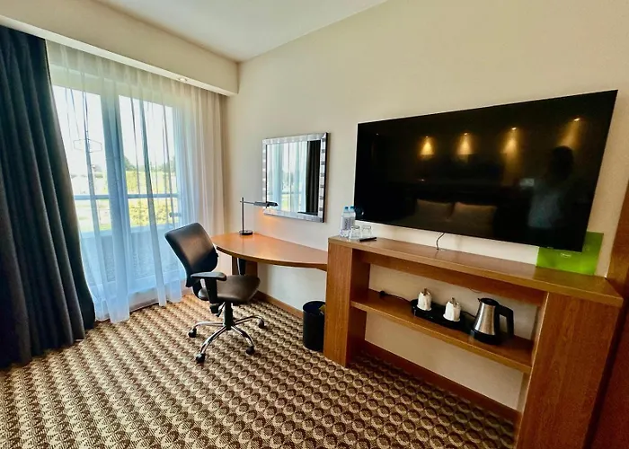 Hampton By Hilton Airport 3*