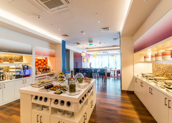 Hampton By Hilton Airport