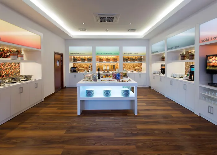 Hotel Hampton By Hilton Airport