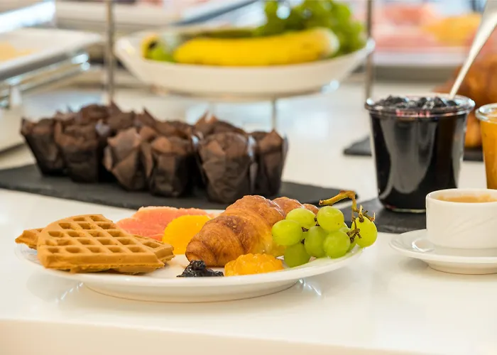 Hampton By Hilton Airport