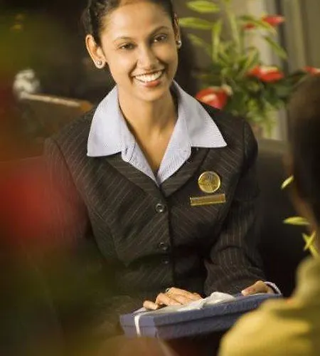 Hotel Hampton By Hilton Airport 3*