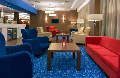 Hotel Hampton By Hilton Airport