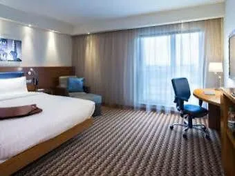 Hotel Hampton By Hilton Airport