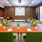 Hotel Hampton By Hilton Airport 3*