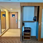 Hotel Hampton By Hilton Airport 3*
