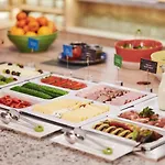 Hampton By Hilton Airport 3*
