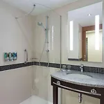 Hotel Hampton By Hilton Airport