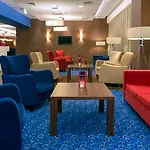 Hotel Hampton By Hilton Airport